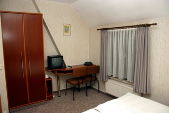 gerumige Zimmer mit Sat TV und Telefon